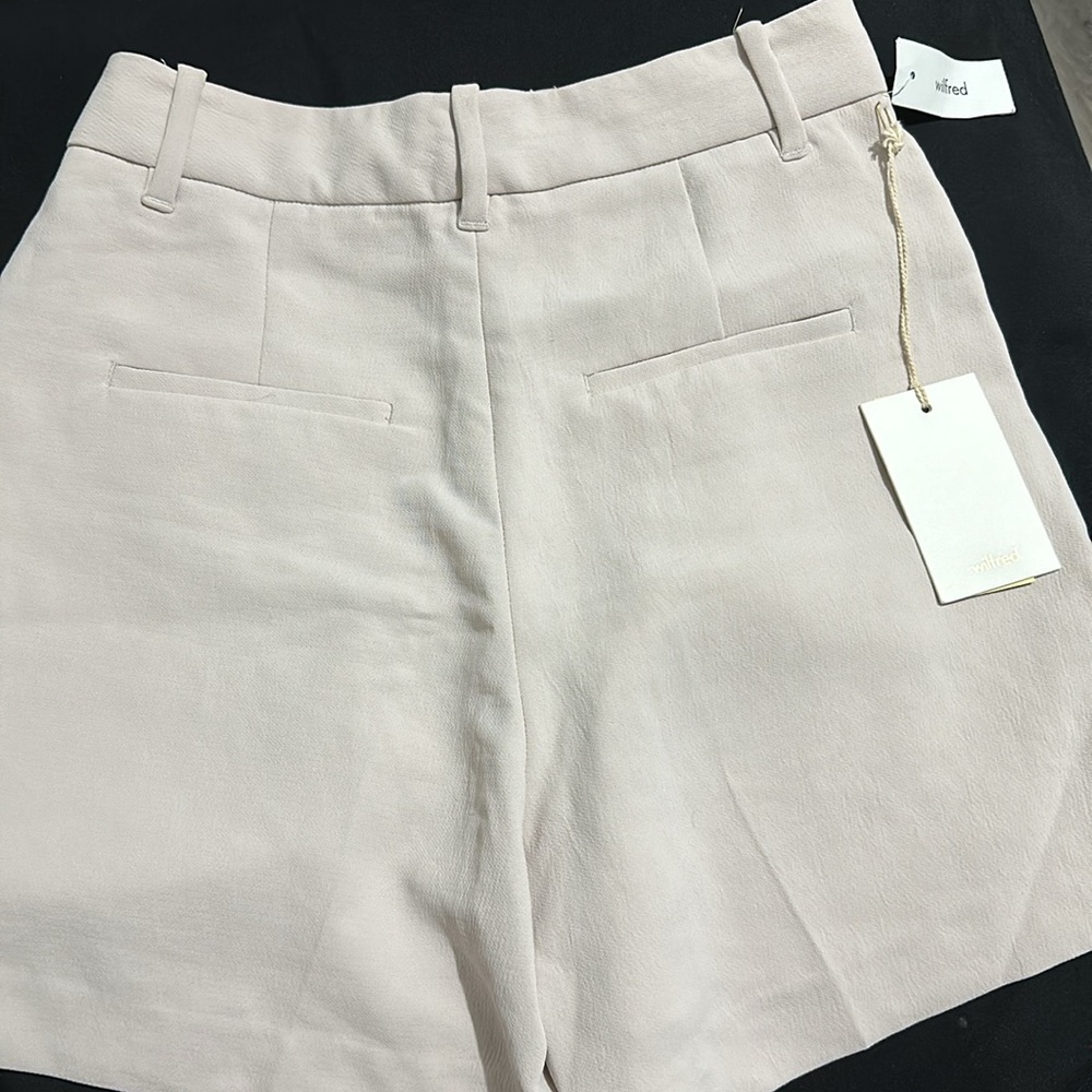 Aritzia mid thigh 5” short - Picture 7 of 9